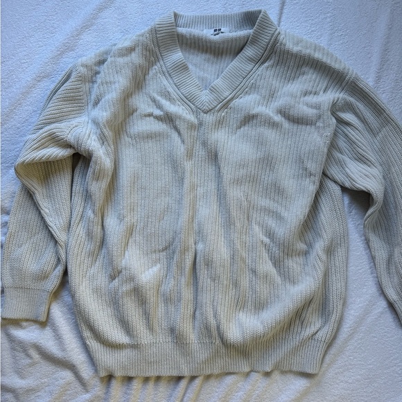 Uniqlo Sweaters - Uniqlo women’s white V-Neck cable knit Sweater